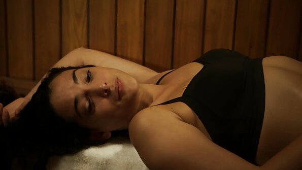 Heiße und sexfilme mit älteren frauen leckere Frau leckt ihre Titten und gibt sie einem schwarzen Mann