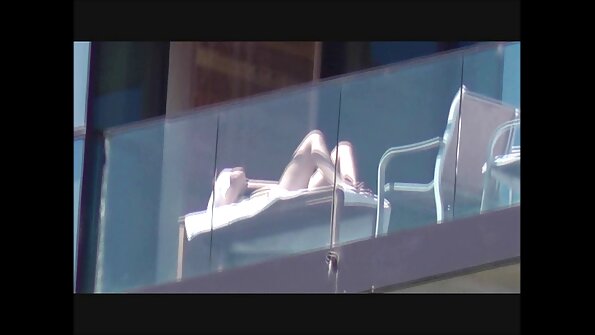 Teen neckt das Mitglied des Kunden während pornofilme mit frauen ab 50 der massage