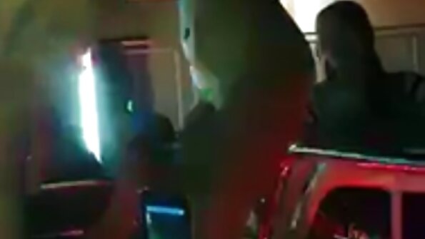 Mollige Blondine mit Brille genießt penis im reife frauen sexfilme Badezimmer