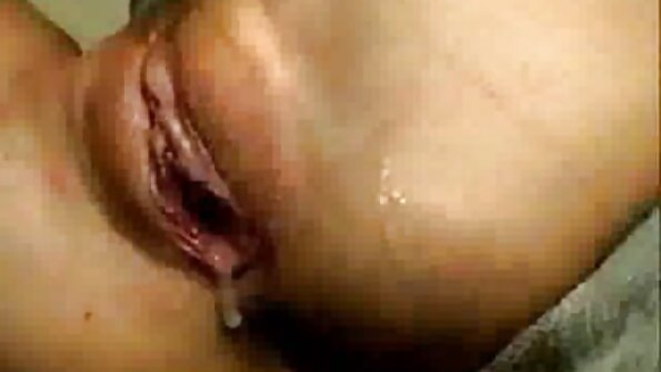 Piercing dame spreizt gratis sexfilme mit reifen frauen Ihre Beine vor Mulatte