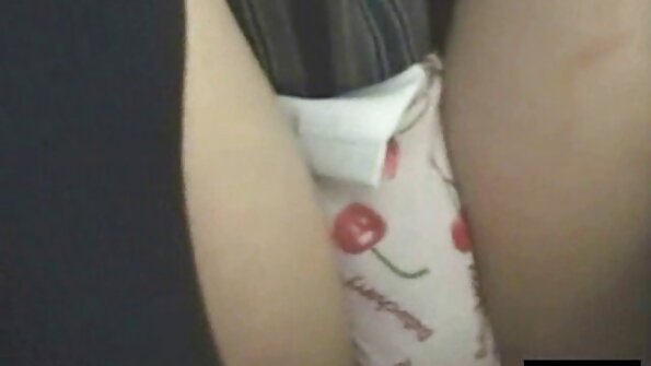 Mit einem glücklichen Blick küsste mein Freund ein junges sexfilm mit alten frauen Mädchen in einem Anal
