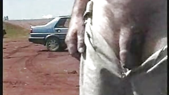 Ein Dieb ältere pornofilme lutscht einem Wachmann den Schwanz im Austausch für die Freiheit