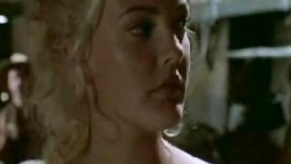 Das Mädchen schloss die Augen und nahm sex filme mit reifen frauen einen geraden Schwanz in den Mund.