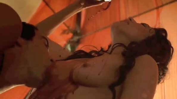 In einer zusätzlichen sexfilme mit reifen frauen Lektion schiebt er einem Schüler den Penis in den Anus.
