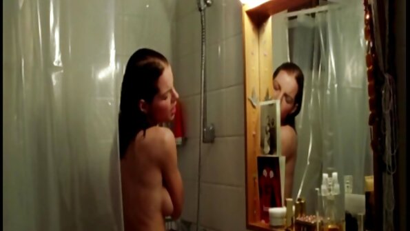 Er fing pornofilme frauen ab 50 an, den Rüssel eines Jungen zu reiben