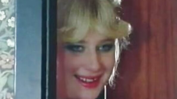 Küsse das Mädchen gratis pornofilme mit reifen frauen auf der Rückseite des Bettes