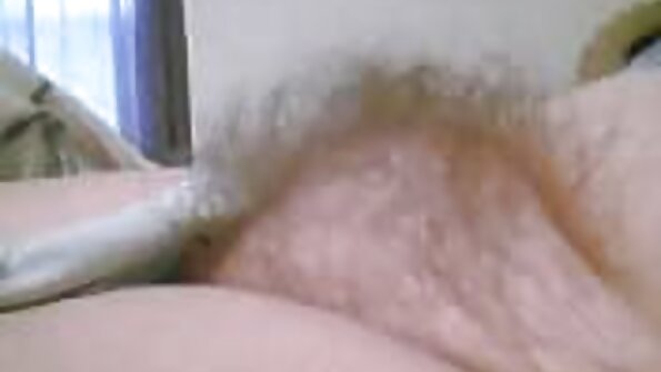 Ein Mann mit einem pornofilme reife frauen riesigen Penis fickt mitten in der Nacht einen schwarzen