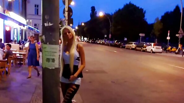 Blondine auf den Knien schluckt fetten sexfilme reife frauen Meerrettich