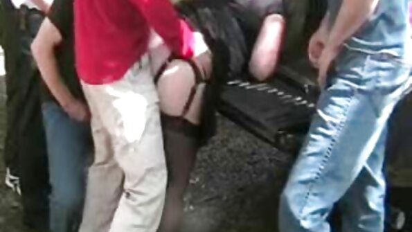 Schöner kräftiger schwarzer Kuss mit muskulösen sexfilme mit frauen über 50 Freunden
