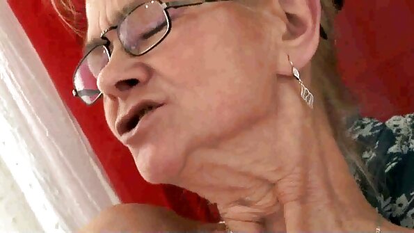 Cooles Mädchen sitzt auf dem kostenlose pornofilme von reifen frauen Penis eines wohlgenährten Mannes