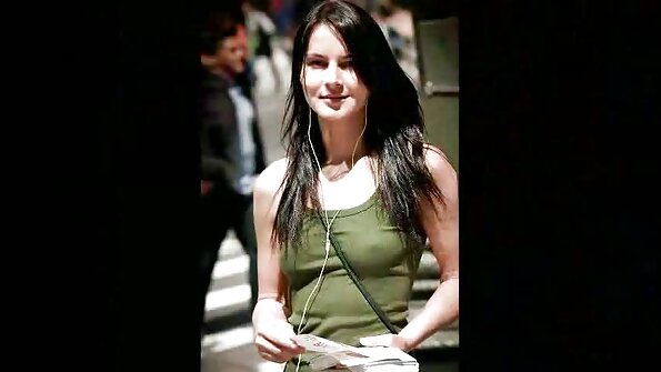 Mit einem Mitglied, das einen Schritt macht, wird ein Frauenheld eine schöne sexfilme mit reifen frauen Muschi küssen
