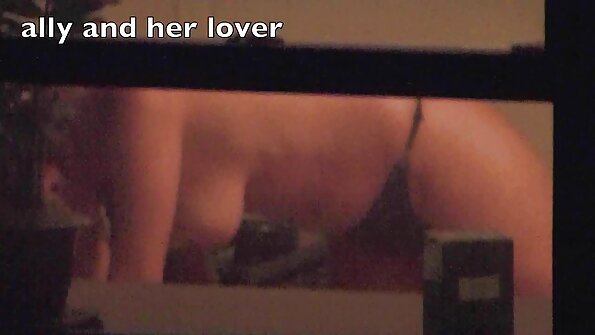 Großer frecher Kuss mit sexfilme mit frauen über 50 dem Herrn in der Maske