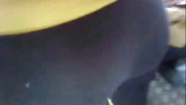 Reife Frau pornofilme mit reifen damen mit tollem Melken verführt leicht einen schwarzen Mann