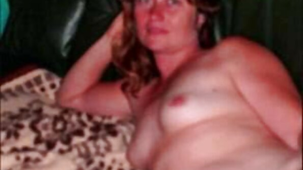 Schwarzer Mann fickt eine Frau mit einem reife pornofilme schönen Gesicht.
