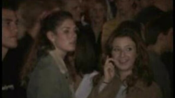 Nach dem Dampfbad vorstehende Erektion Kerl küsste ein Mädchen in einer sauna sexfilm mit alten frauen
