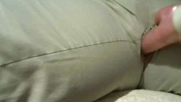 Lockige Blondine sitzt auf einer Art hartem sexfilme reife frauen Schwanz