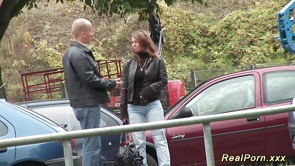 Süßes Mädchen reitet reife frauen sexfilme auf einem fetten Arsch.