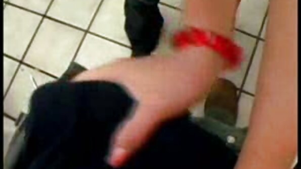 Nackte Mutter reibt Ihre Muschi sexfilme frauen ab 50 vor der Kamera